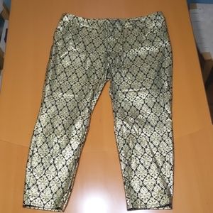 Size 18 plus Old Navy crop Pixie pants. EUC.